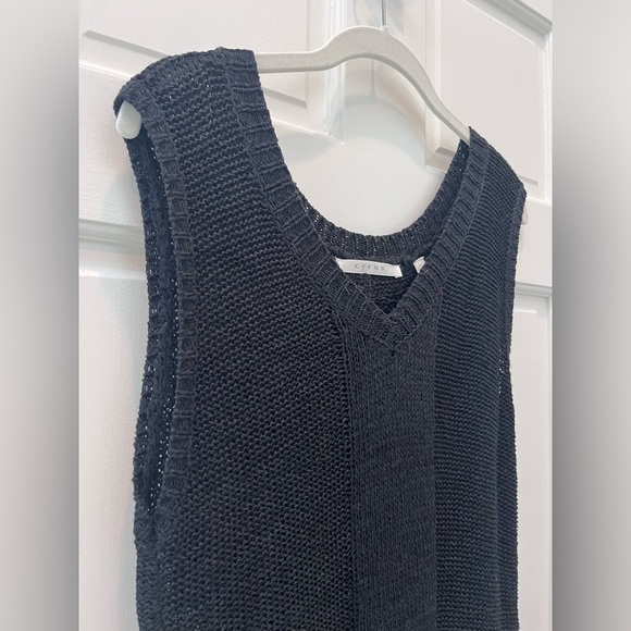 Knit sleeveless tank sweater size Large by Cyrus - Picture 4 of 5